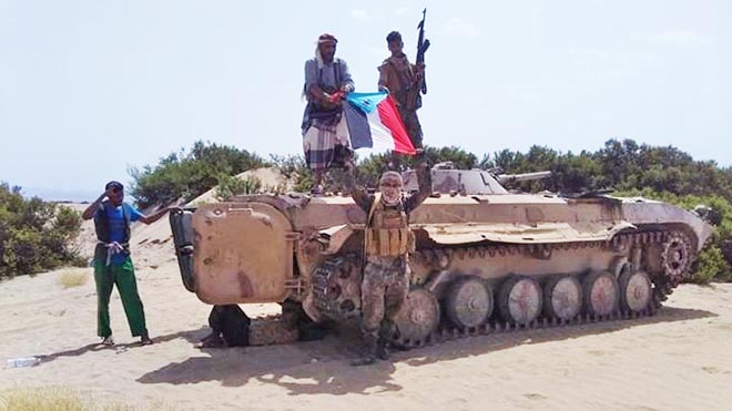 صورة لعدد من أفراد وحدات العمالقة